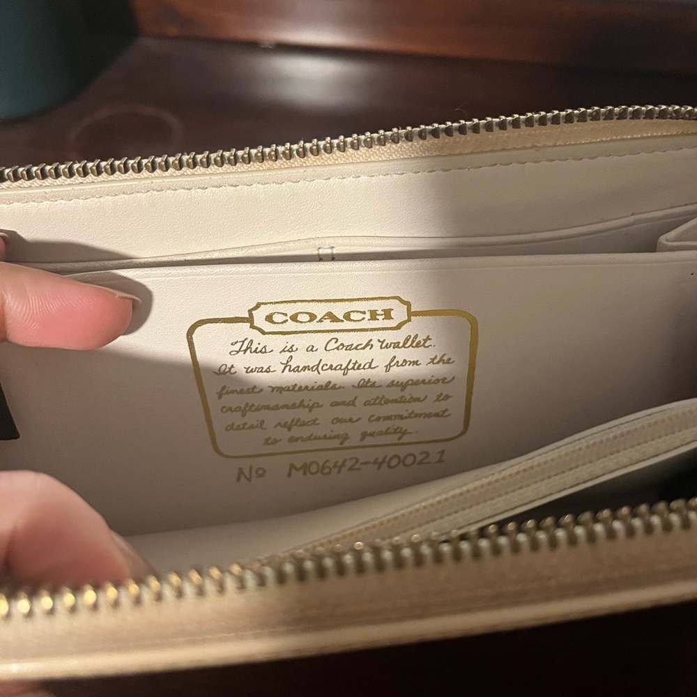 Coach Signature Canvas Wallet - Picture 3 of 5